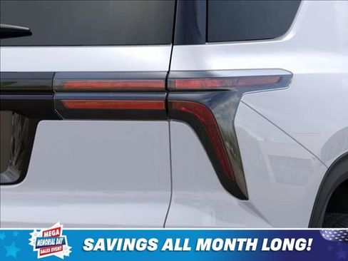 New 2025 Chevrolet Traverse LT w/ LPO, Floor Liner Package FWD image 11