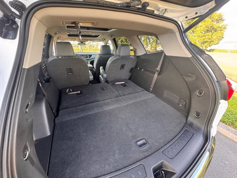 Used 2019 Buick Enclave Essence image 16