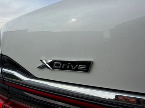 Used 2020 BMW 750i xDrive w/ Autobahn Package AWD/4WD image 32