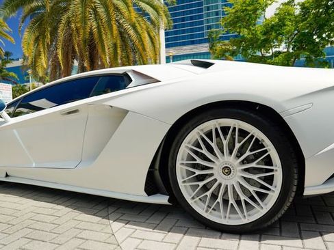 Used 2018 Lamborghini Aventador S AWD/4WD image 17