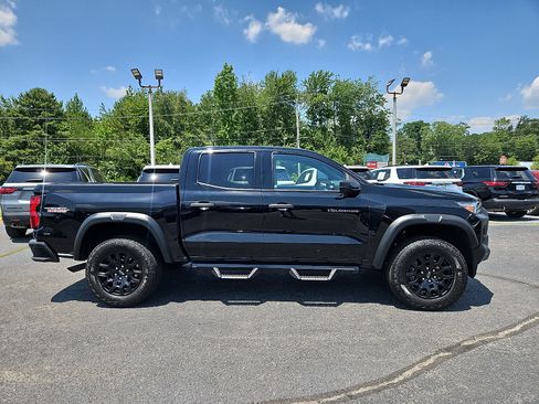 Used 2024 Chevrolet Colorado Trail Boss AWD/4WD image 8
