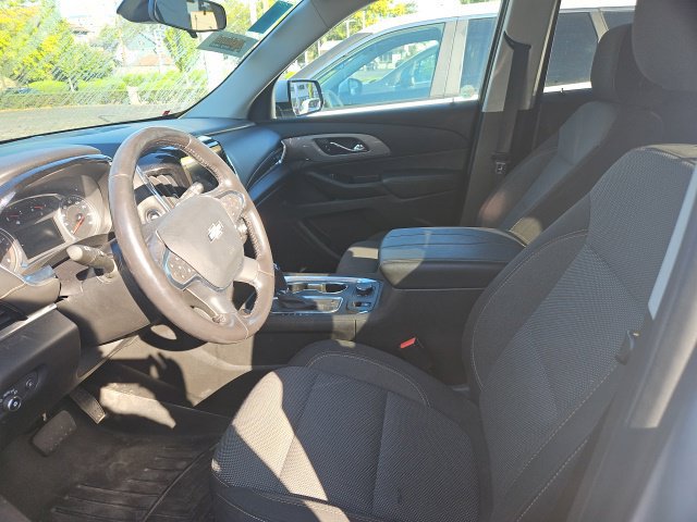 Used 2020 Chevrolet Traverse LT w/ Driver Confidence II Package AWD/4WD image 9