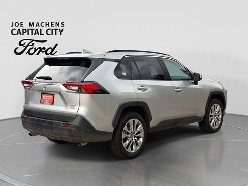 Used 2022 Toyota RAV4 XLE Premium AWD/4WD image 5