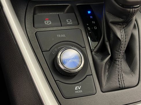 Used 2022 Toyota RAV4 XSE AWD/4WD image 19