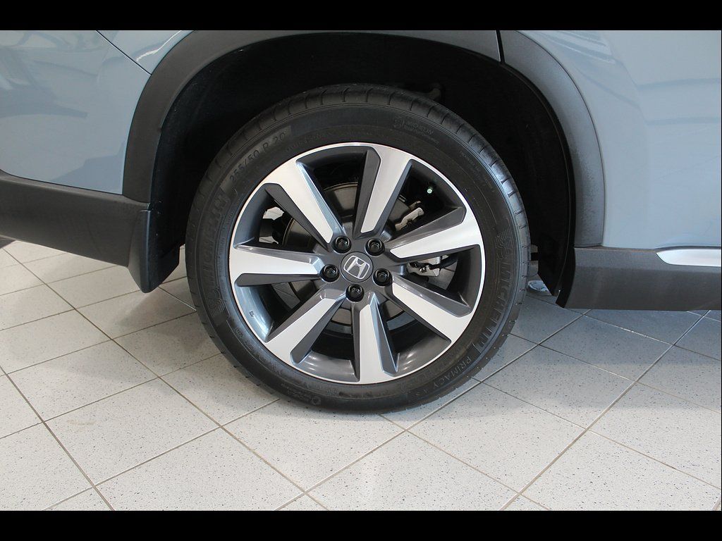 Certified 2025 Honda Pilot Touring image 11
