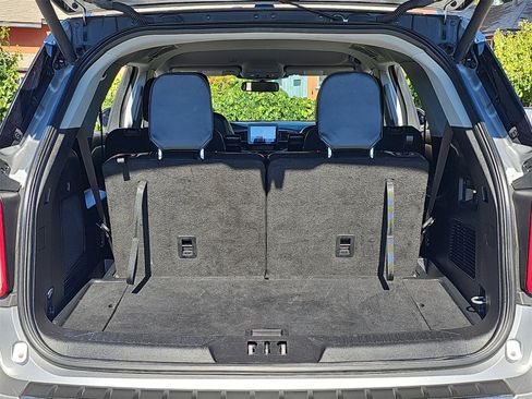 Used 2023 Ford Explorer Limited image 13