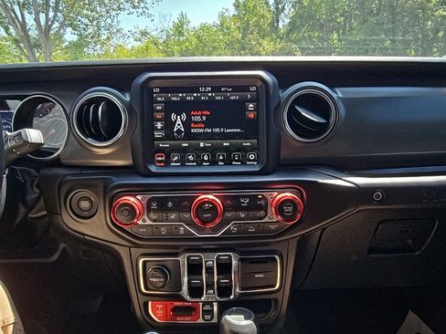 Used 2022 Jeep Wrangler Unlimited Rubicon w/ Steel Bumper Group AWD/4WD image 21