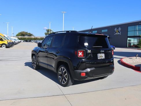 Used 2017 Jeep Renegade Latitude w/ Popular Equipment Group image 3