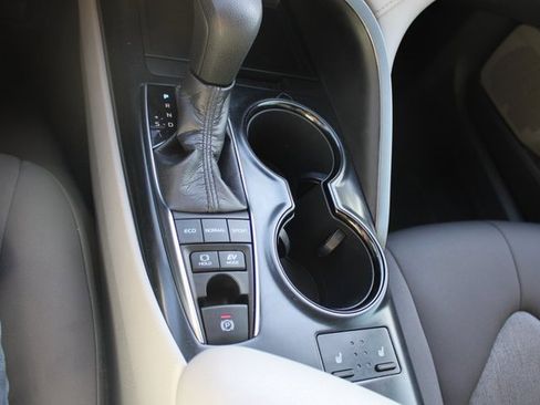 Used 2019 Toyota Camry LE image 13