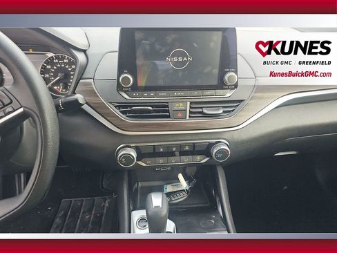 Used 2024 Nissan Altima 2.5 SV image 23