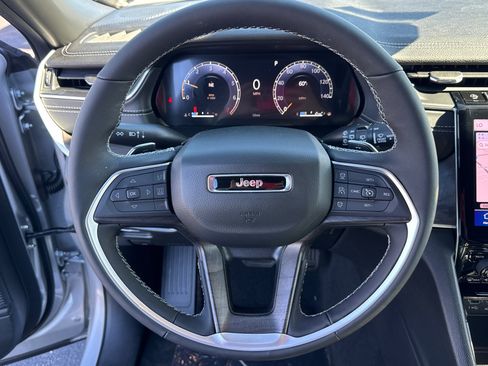 New 2025 Jeep Grand Cherokee Limited image 16