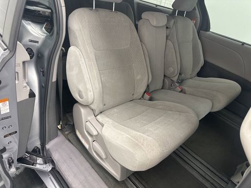 Used 2015 Toyota Sienna LE image 11