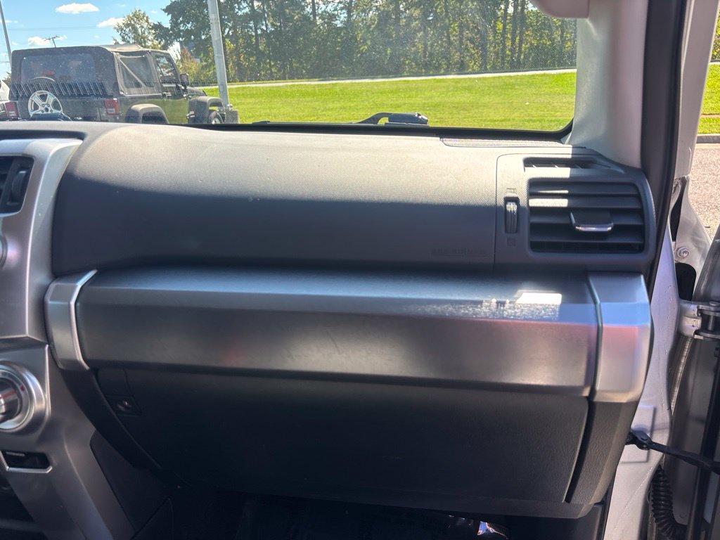 Used 2016 Toyota 4Runner SR5 AWD/4WD image 25
