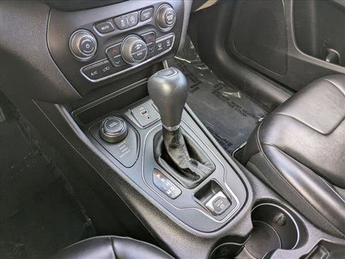 Used 2019 Jeep Cherokee Latitude Plus w/ Comfort/Convenience Group image 13