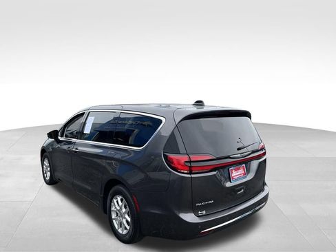 Used 2023 Chrysler Pacifica Touring-L FWD image 26