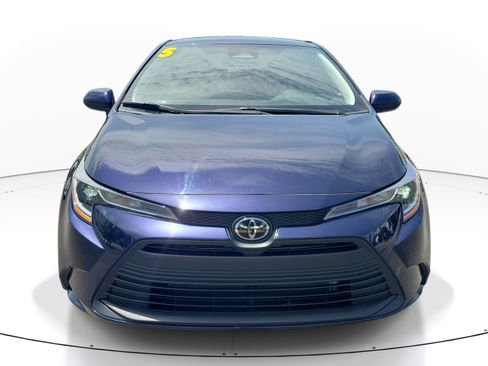 Used 2025 Toyota Corolla LE FWD image 2