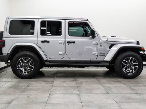 Used 2024 Jeep Wrangler Unlimited Sahara w/ Technology Group AWD/4WD image 10