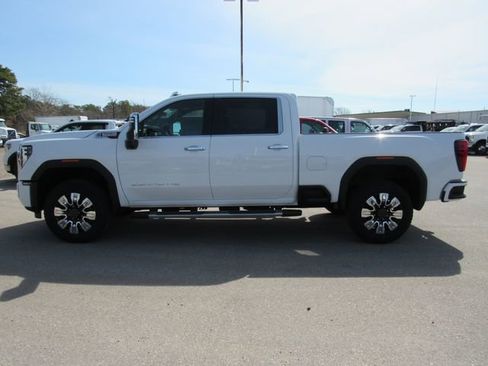 Used 2025 GMC Sierra 2500 Denali w/ Denali Reserve Package AWD/4WD image 3