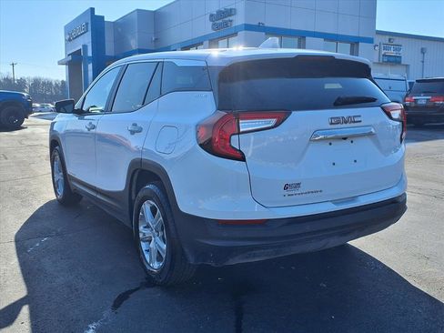 Used 2023 GMC Terrain SLE image 2