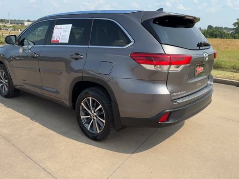Used 2017 Toyota Highlander XLE FWD image 7