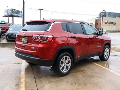 Used 2024 Jeep Compass Sport AWD/4WD image 5