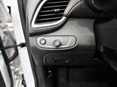 Used 2022 Chevrolet Trax LT w/ Sport Edition image 21