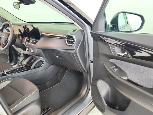 Used 2024 Chevrolet TrailBlazer LS image 38