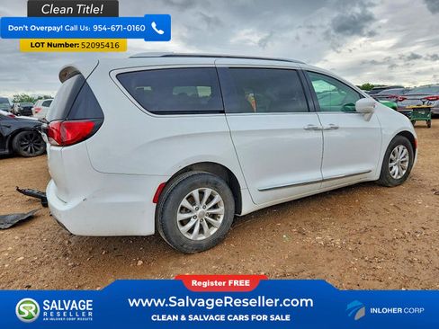 Used 2019 Chrysler Pacifica Touring-L FWD image 4