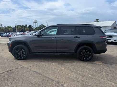 Used 2025 Jeep Grand Cherokee L Limited w/ Black Appearance Package AWD/4WD image 7