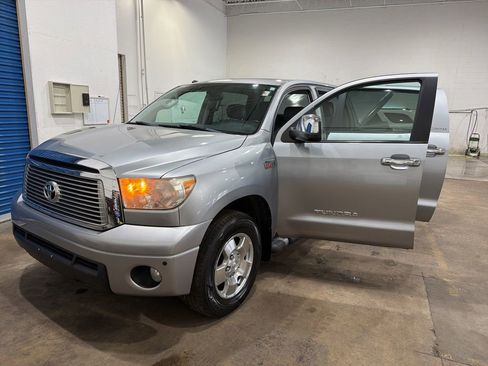 Used 2011 Toyota Tundra Limited w/ Memory Pkg AWD/4WD image 27