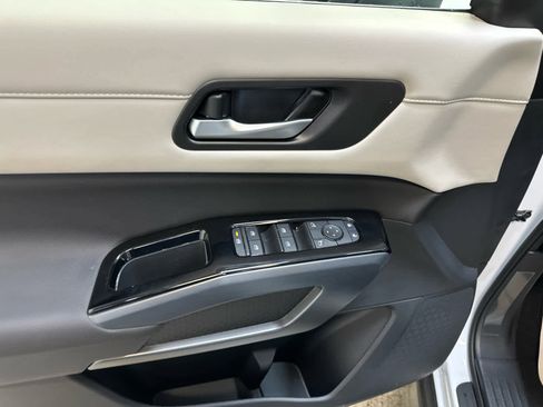 New 2025 Nissan Pathfinder SL image 19