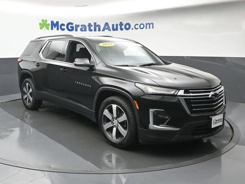 Used 2023 Chevrolet Traverse LT w/ LT Premium Package AWD/4WD image 2