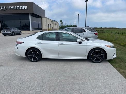 Used 2019 Toyota Camry XSE FWD image 4