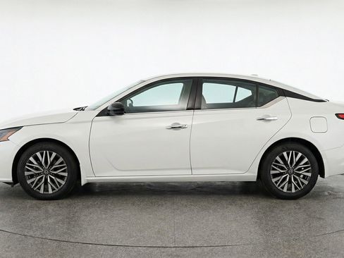 Used 2025 Nissan Altima 2.5 SV image 5