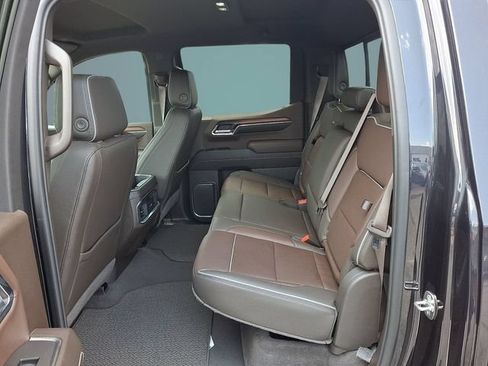 Used 2024 GMC Sierra 1500 Denali w/ Technology Package AWD/4WD image 7