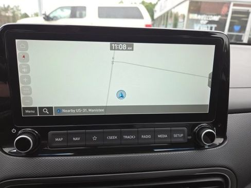 Used 2022 Hyundai Kona Limited FWD image 18