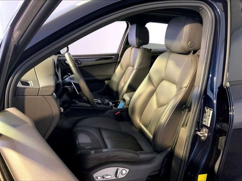 Certified 2023 Porsche Macan image 5