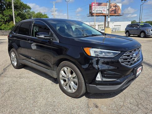 Used 2020 Ford Edge Titanium w/ Equipment Group 301A FWD image 3