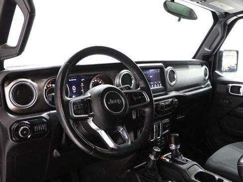 Used 2018 Jeep Wrangler Unlimited Sahara w/ Cold Weather Group AWD/4WD image 17