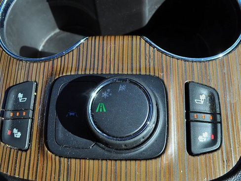 Used 2023 GMC Acadia SLE w/ Driver Convenience Package image 33