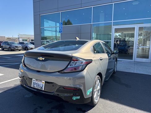 Used 2017 Chevrolet Volt Premier w/ Driver Confidence II Package image 6