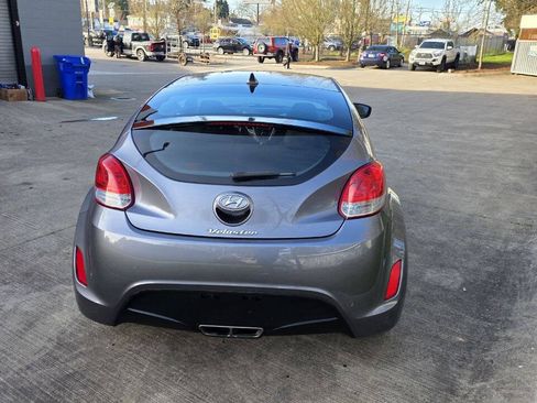 Used 2017 Hyundai Veloster FWD image 8