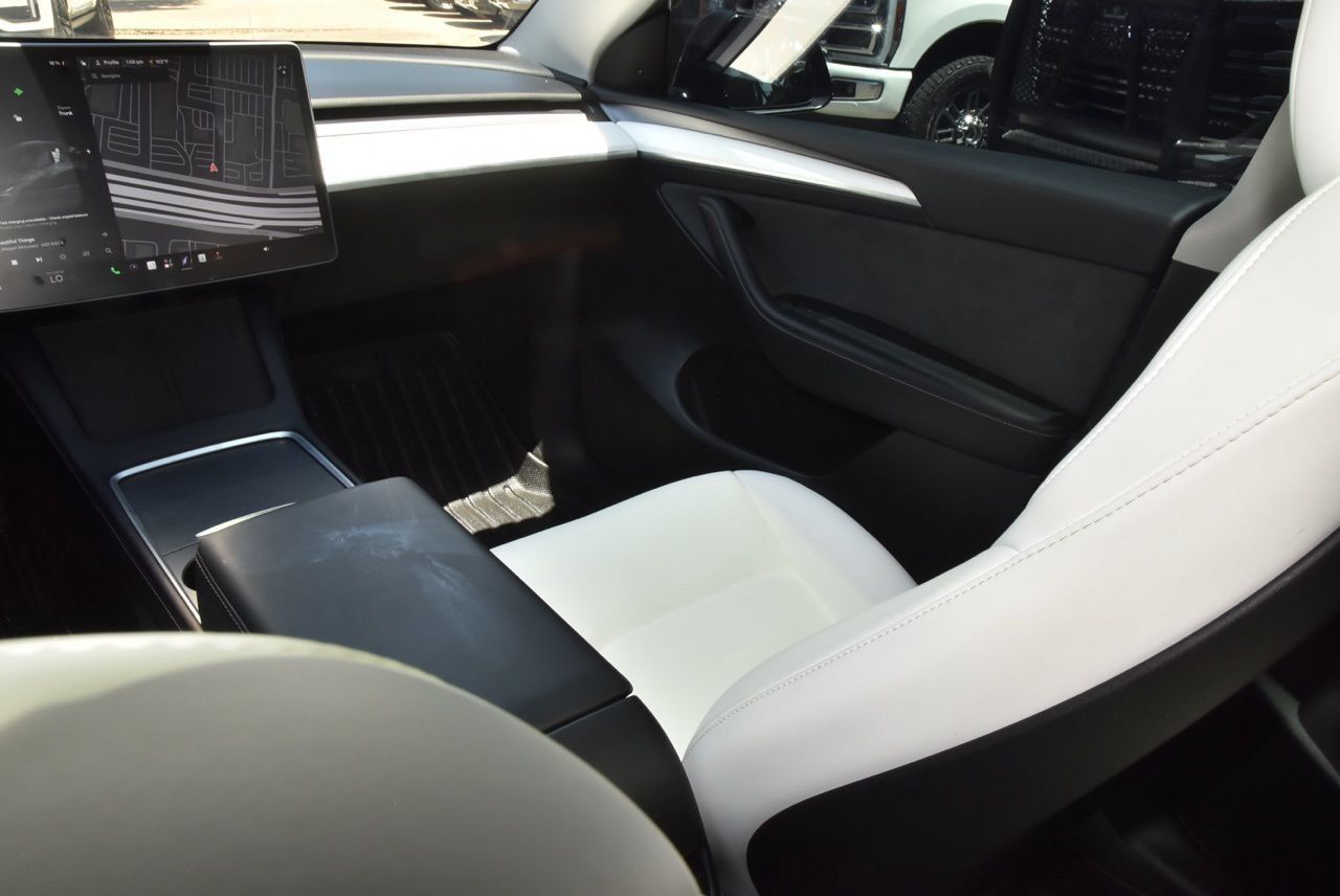 Used 2025 Tesla Model Y Long Range AWD/4WD image 18