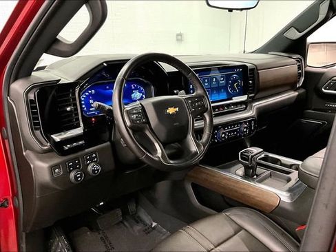 Used 2023 Chevrolet Silverado 1500 High Country w/ Technology Package AWD/4WD image 17