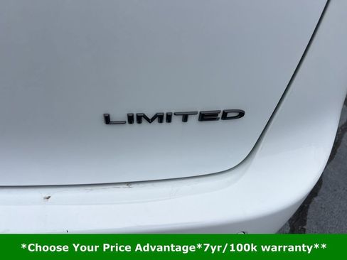 Certified 2025 Chrysler Pacifica Limited image 5