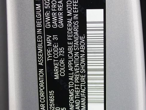 Certified 2025 Volvo XC40 B5 Plus image 34