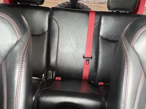 Used 2017 Jeep Wrangler Unlimited Rubicon image 32