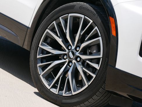 Used 2024 Cadillac XT4 Sport FWD image 11