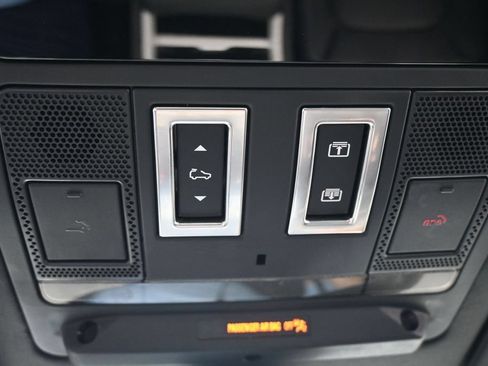 Used 2025 Land Rover Defender 110 S AWD/4WD image 40