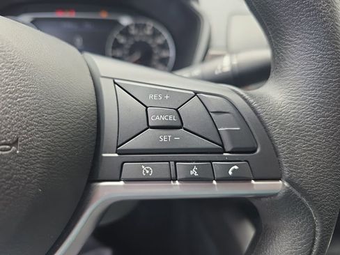 Used 2025 Nissan Altima 2.5 SV FWD image 13
